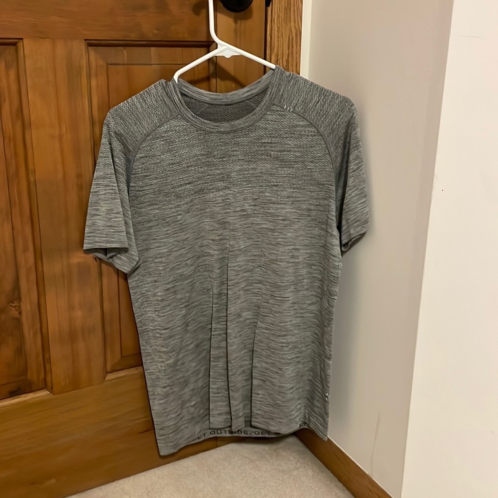 Lululemon Gray mens t shirt size small